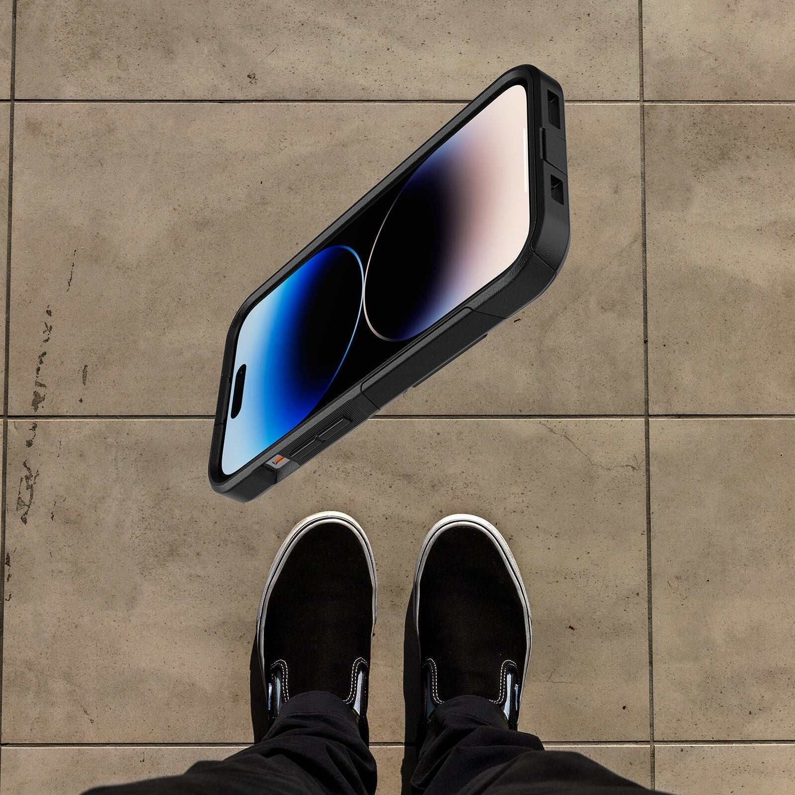 iPhone 14 Pro Commuter Series Case