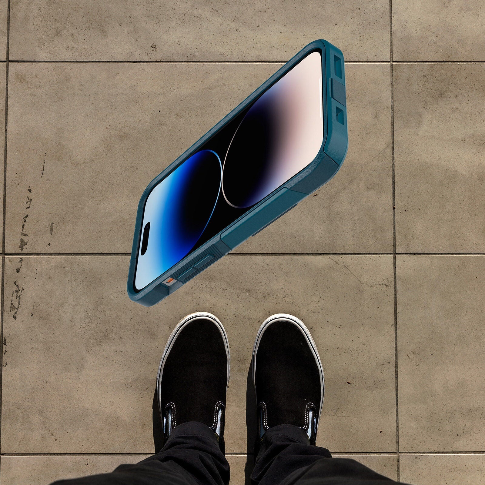 iPhone 14 Pro Commuter Series Case