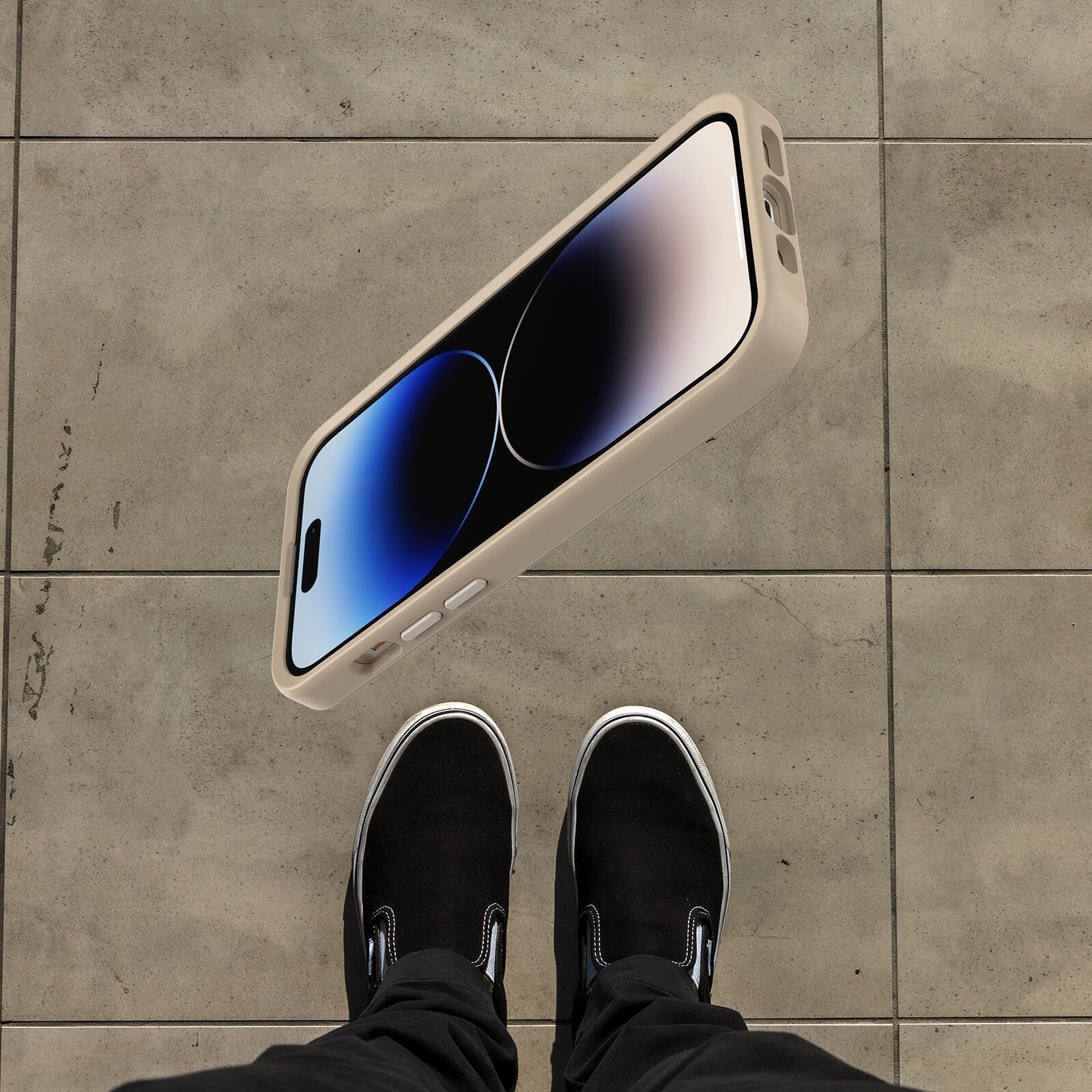 iPhone 14 Pro Symmetry Series Case