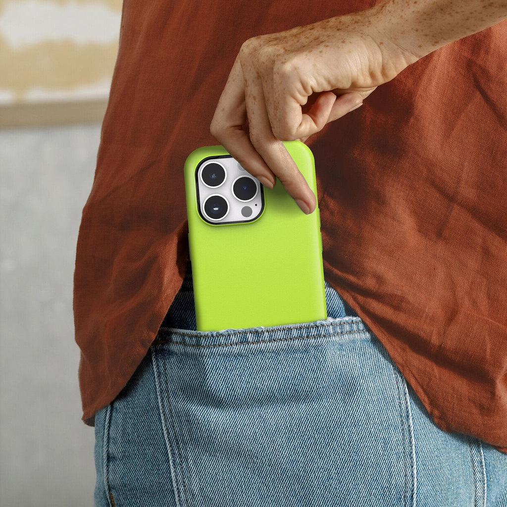 iPhone 14 Pro Symmetry Series for MagSafe Case