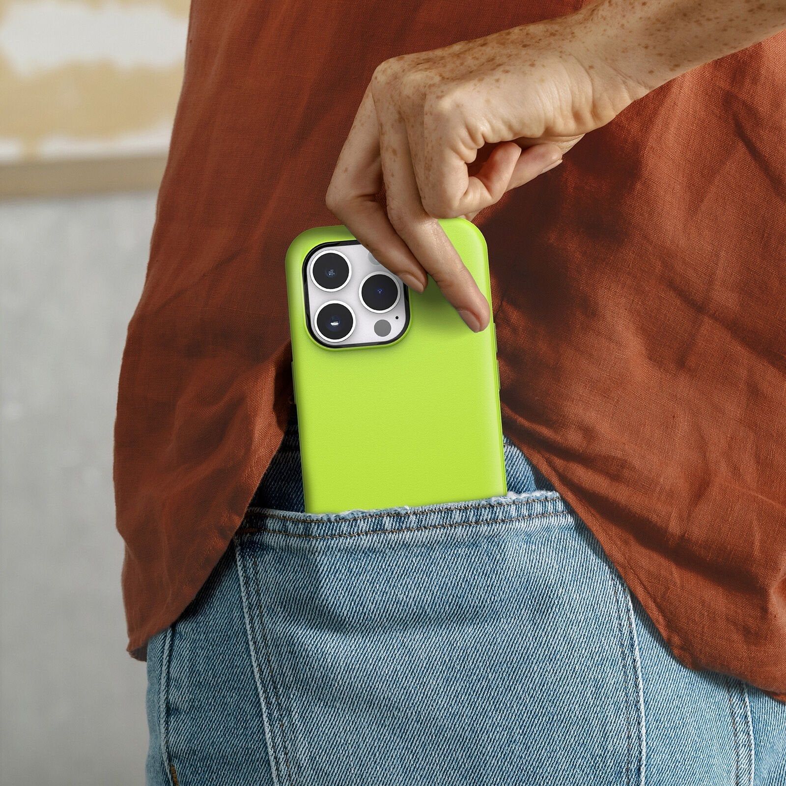 iPhone 14 Pro Symmetry Series for MagSafe Case